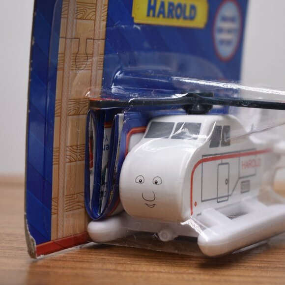 Harold Can Carry Cargo Magnetic Thomas & Friends Wooden Railway Train Engine New - Picture 6 of 10